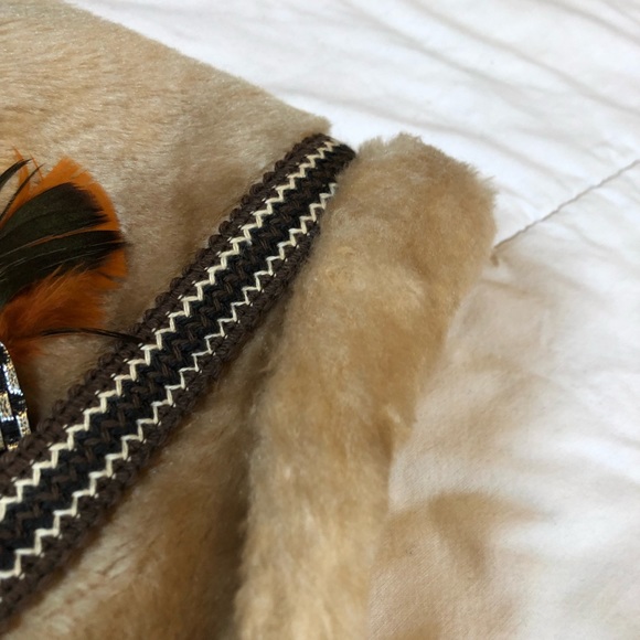 Vintage crown cap hat with feather - Picture 4 of 6